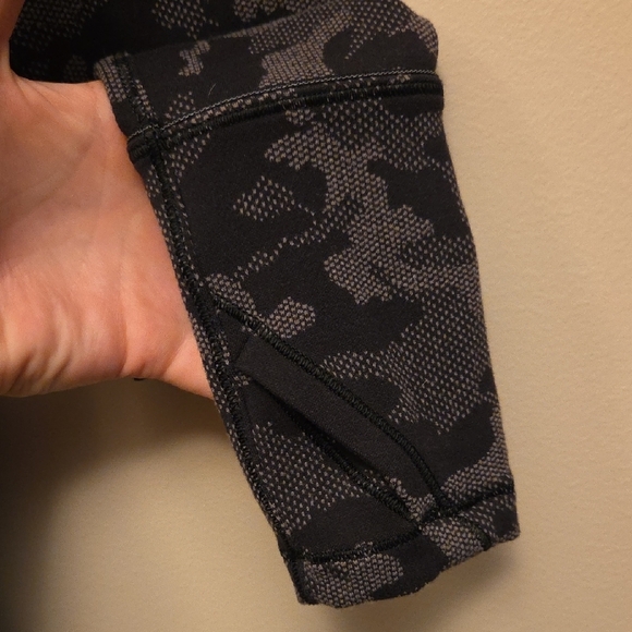Lululemon Close To Crossing Long Sleeve Camo Size 4 - Picture 6 of 9